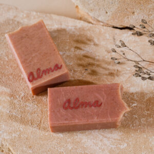 Alma Hřejivě - Peelingové mýdlo na tělo 110 g